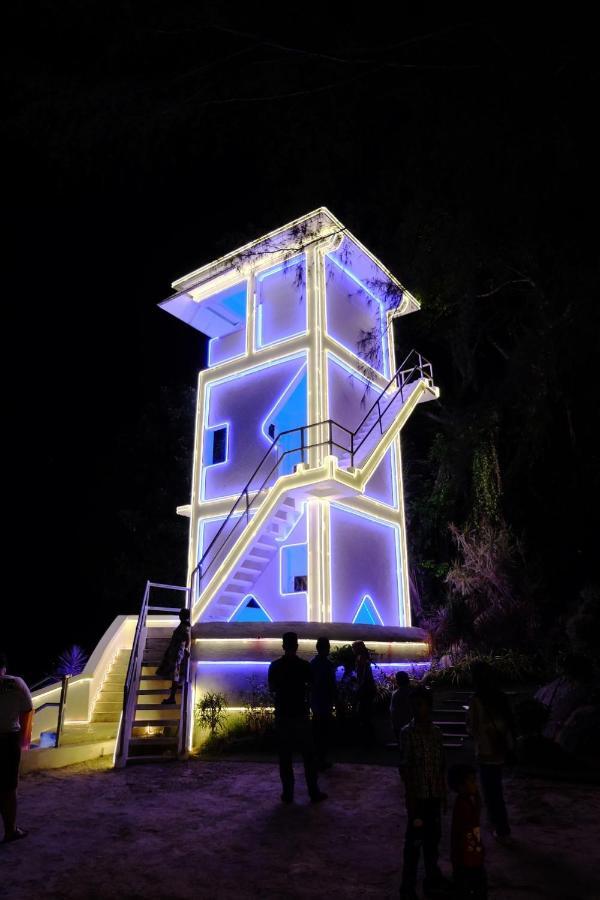 Отель 8 Boutique By The Sea Tanjung Tokong Экстерьер фото